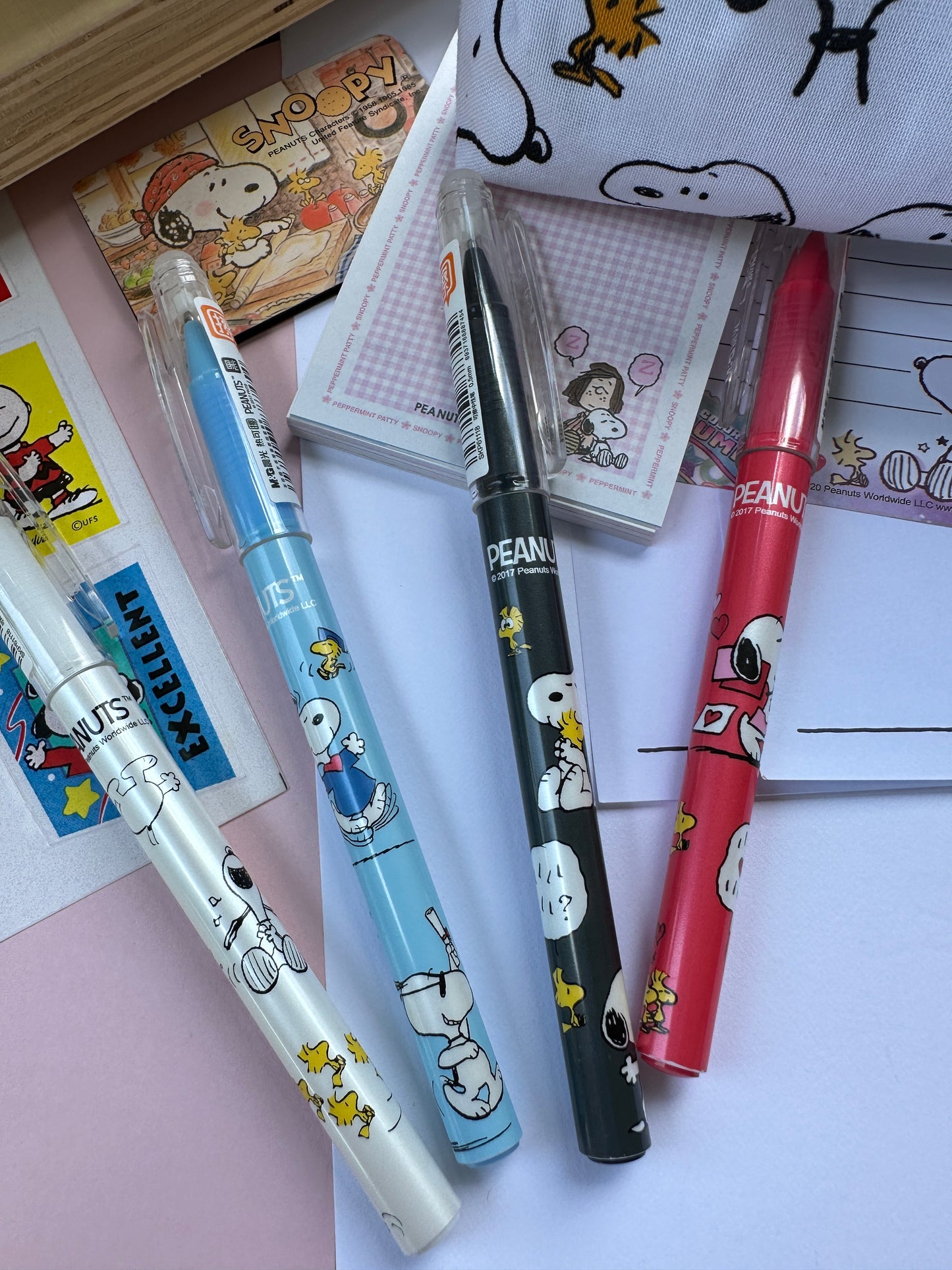 Snoopy and Friends Erasable Gel Pen Set - 0.5mm - Blue