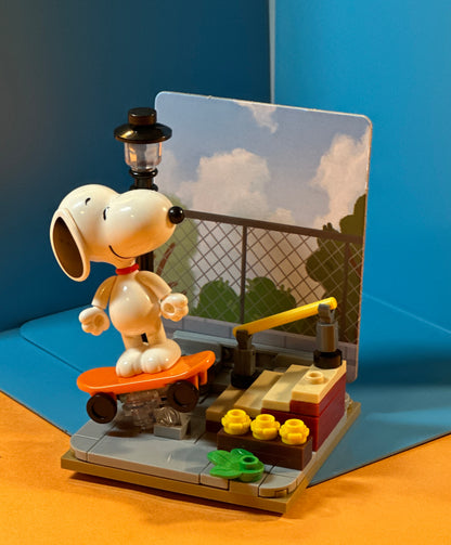 Snoopy Peanuts Building Block "Blind" Box Surprise Mini figurine - DIY Self-assembly