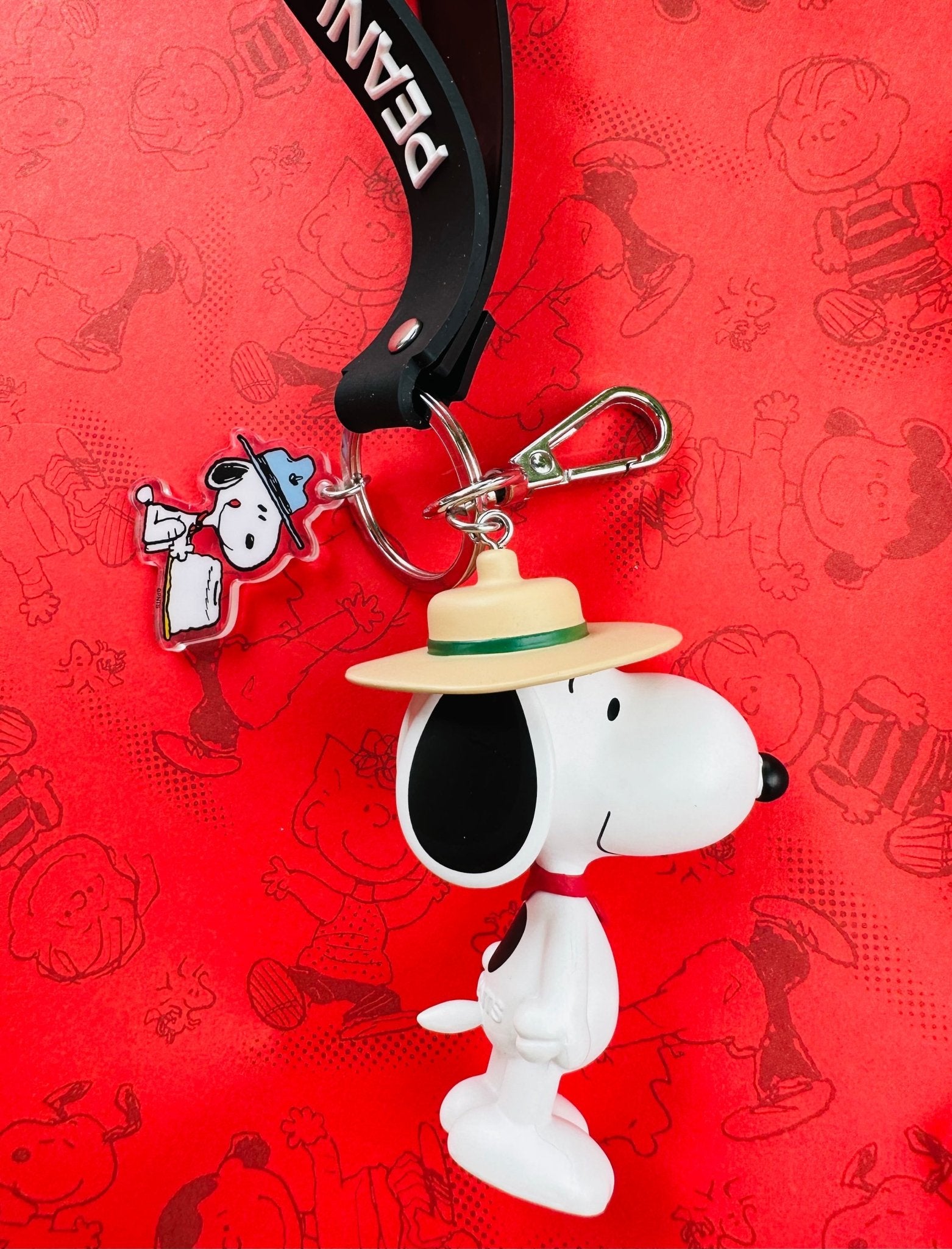 NEW Summer Collection - Snoopy and Friends Key Ring with Charm - Camper Snoopy / Sweet Belle - SnoopBe