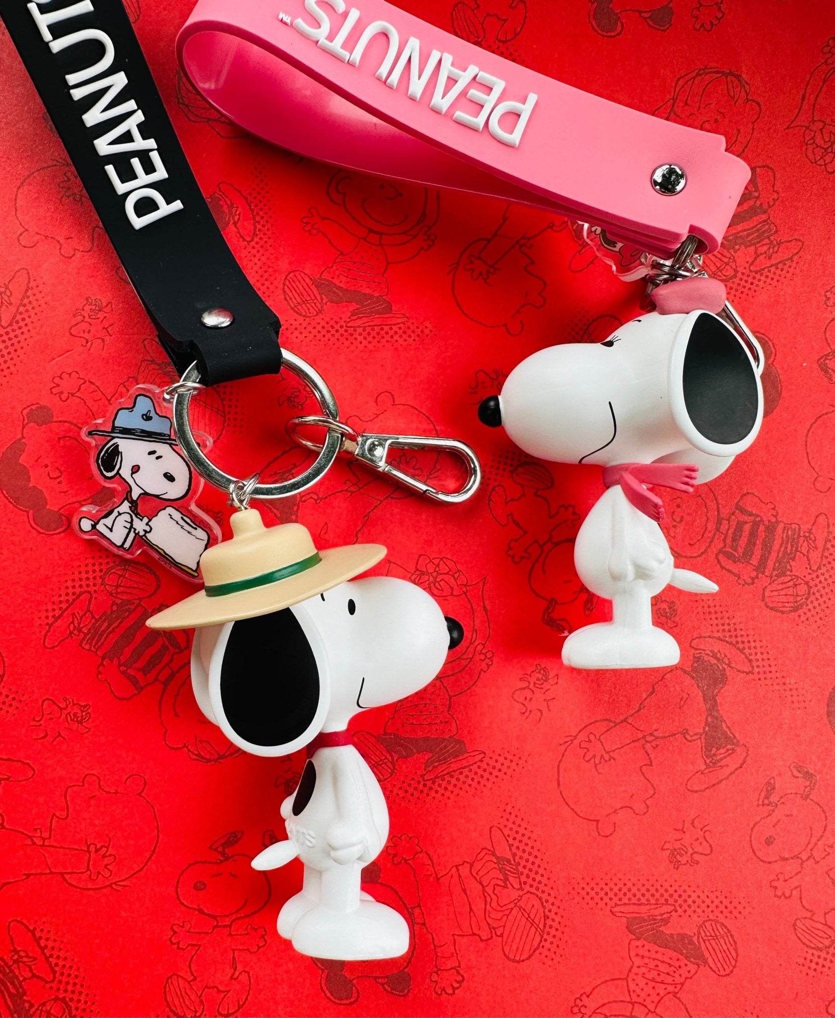 NEW Summer Collection - Snoopy and Friends Key Ring with Charm - Camper Snoopy / Sweet Belle - SnoopBe