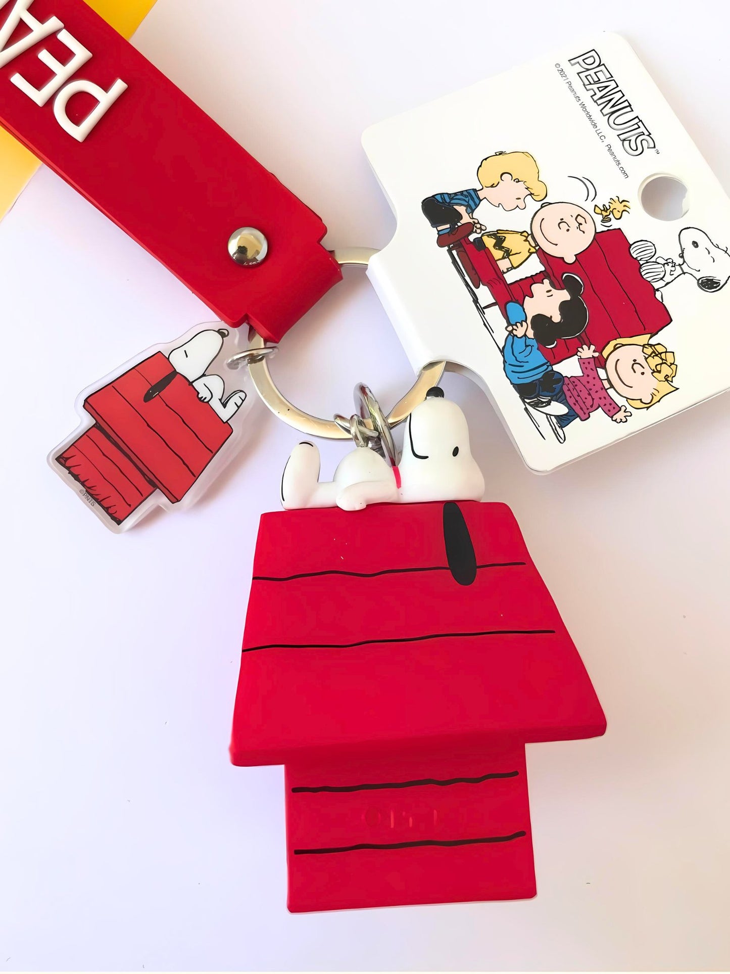 Peanuts Snoopy Dog House Key Ring - SnoopBe